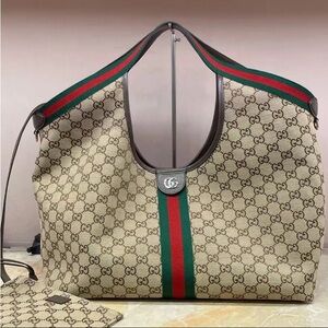 Fashion Medium 34cm X 30cm Signature Mono Beige Tote with Green and Red Accents